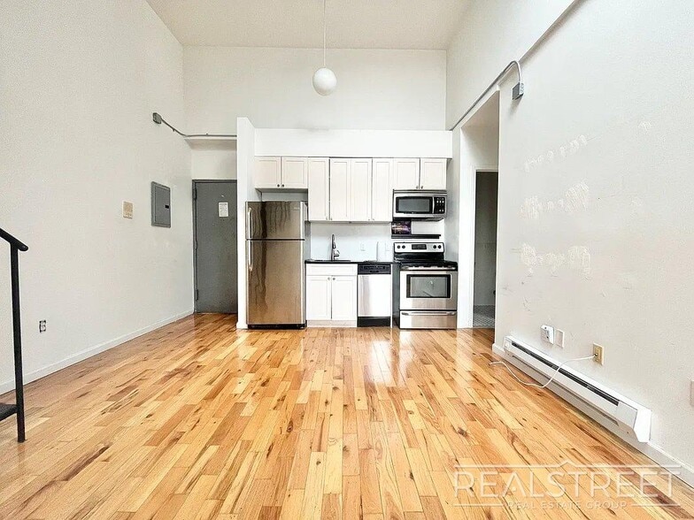 Building Photo - Melrose Street