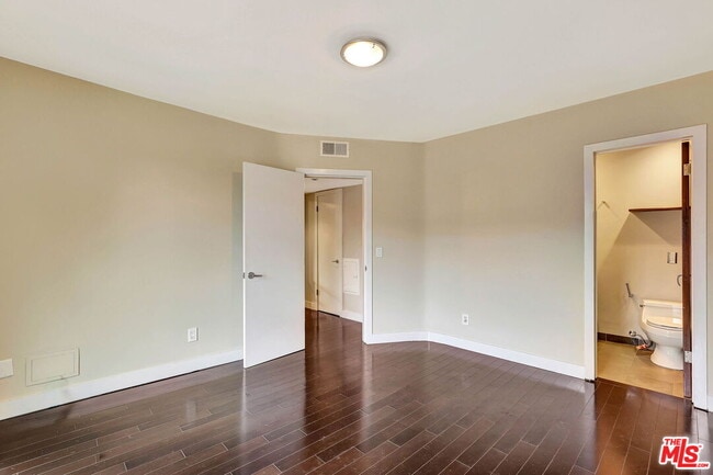 Building Photo - 1010 Palm Ave