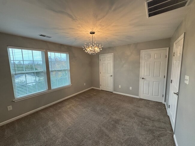 Building Photo - 1720 SF Townhome - 3 BR/1.5 BA in Vineland - Kings Crossing!
