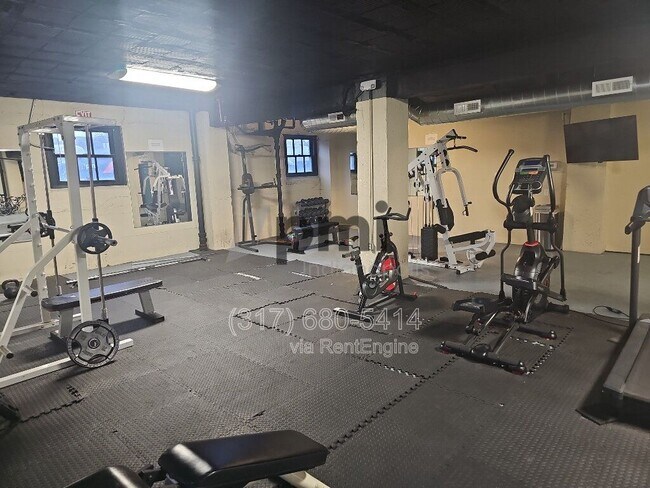 Building Photo - 1 W 28th St