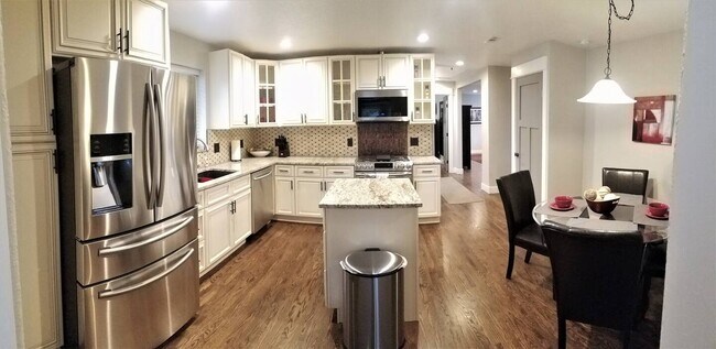 fully-equipped! - 2925 Newton St