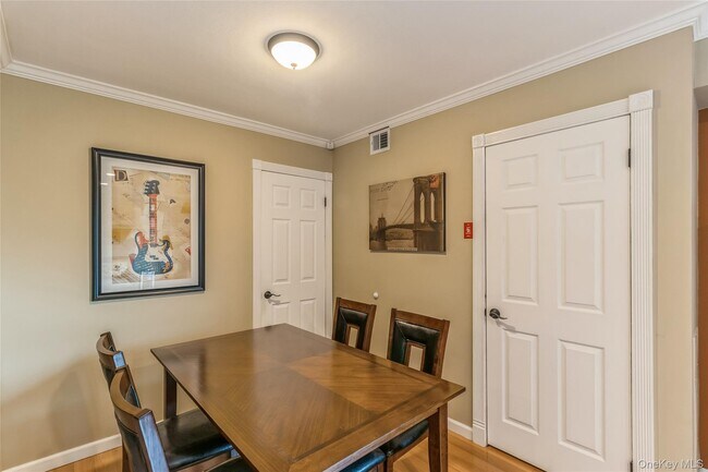 Building Photo - 48 Pointe Cir S