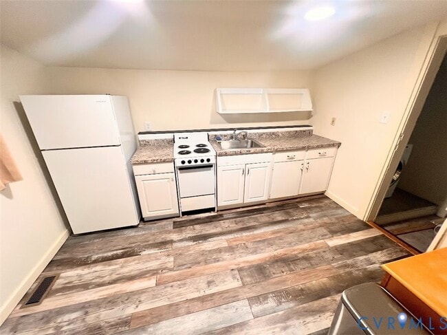 Building Photo - 716 Bollingbrook St