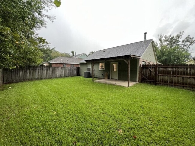 Building Photo - Must See!  Trendy 3 bedroom, 2 bath home i...