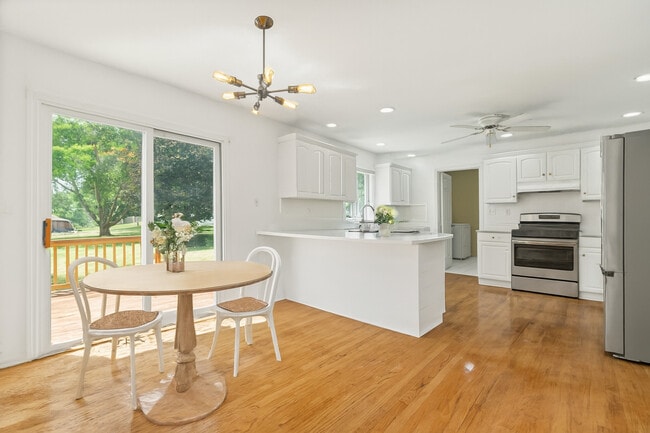 Building Photo - 630 Maple Ct