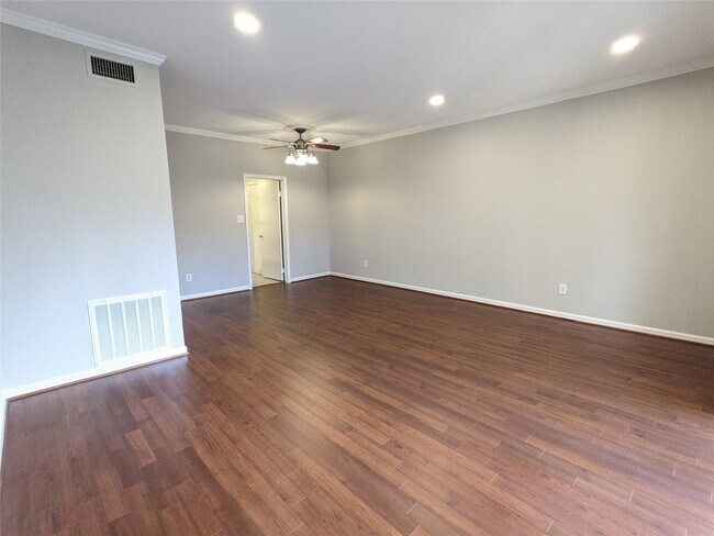 Building Photo - 2475 Underwood St