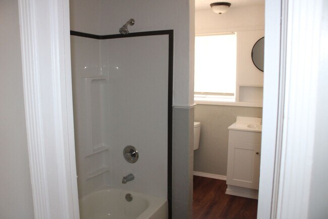 Building Photo - In the Heart of Midwest City *FIRST FULL MONTH FREE!!