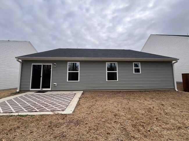 Building Photo - Charming 3BD, 2BA Zebulon Home in a Quiet HOA Community with Amenities