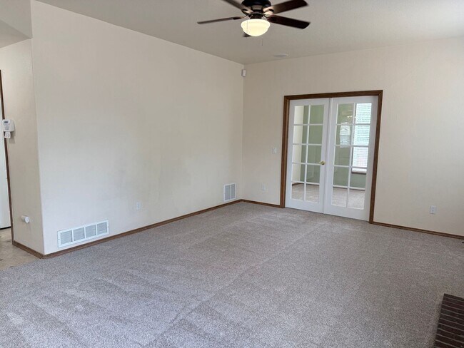 Building Photo - 7492 Amberly Dr