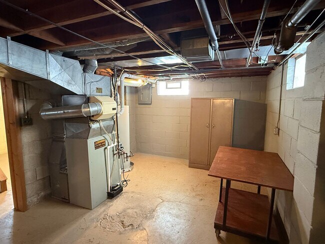 Building Photo - Move-In Ready 3 Bedroom, 2 Bathroom Home in Dearborn