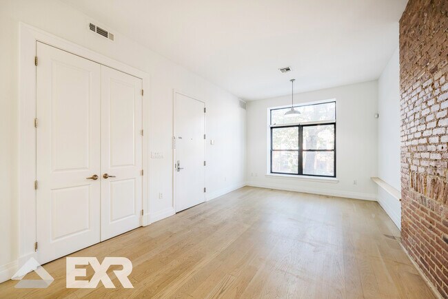 Building Photo - 456 Quincy St