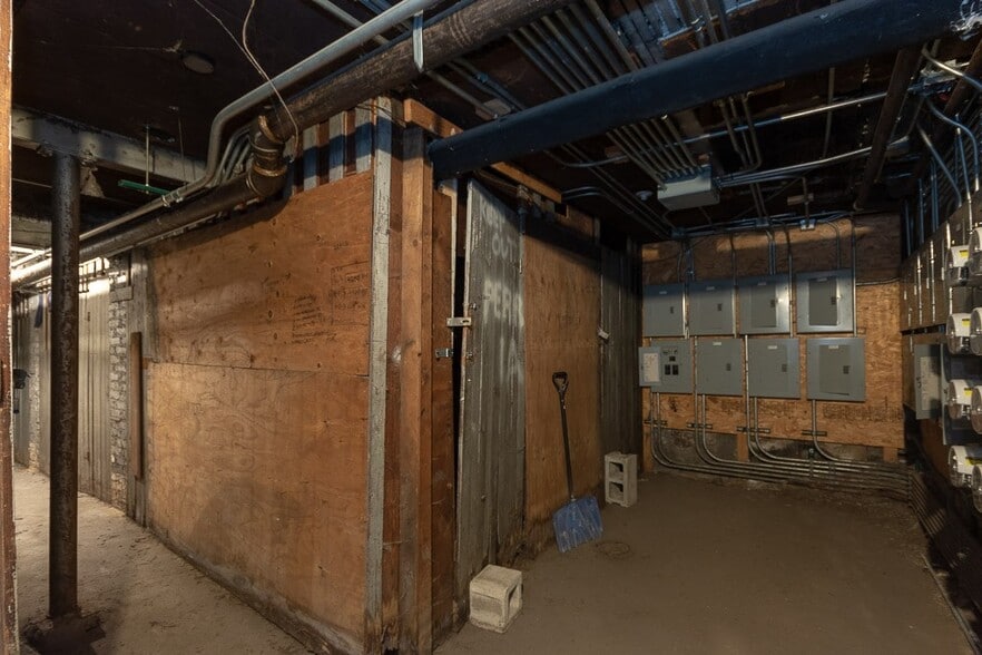 Building Photo - 4329 N Wolcott Ave