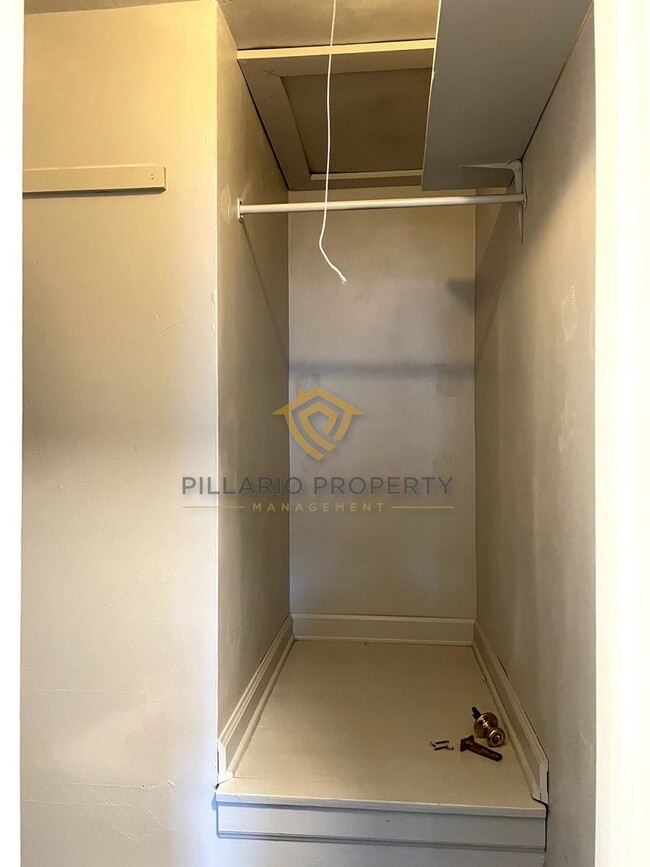 Building Photo - AVAILABLE NOW! Updated, Anderson 2 Bedroom...