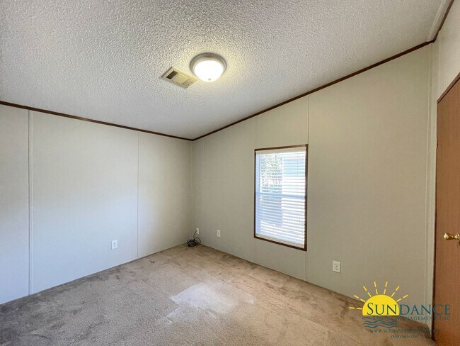 Building Photo - Great 3 Bedroom Mobile Home In Fort Walton...
