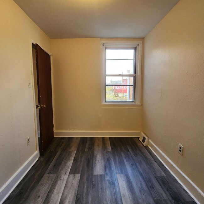 Building Photo - 2450 N Fairhill St