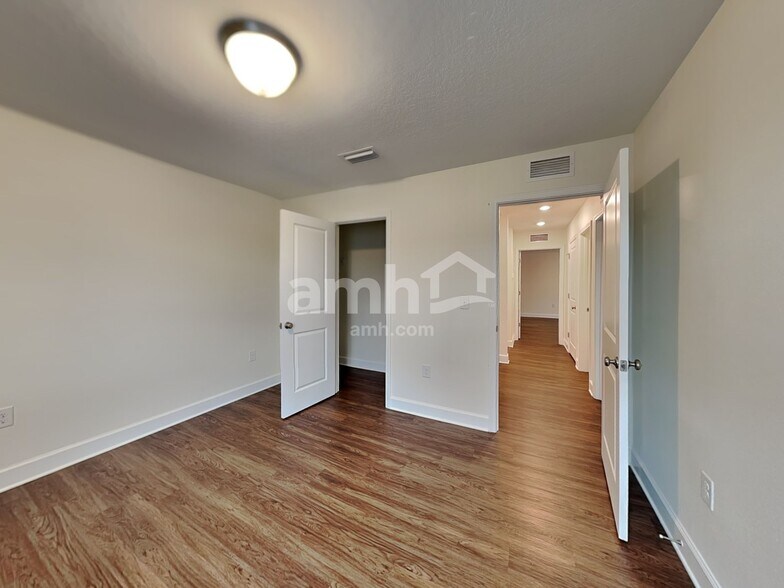 Building Photo - 325 Pine Terrace Dr