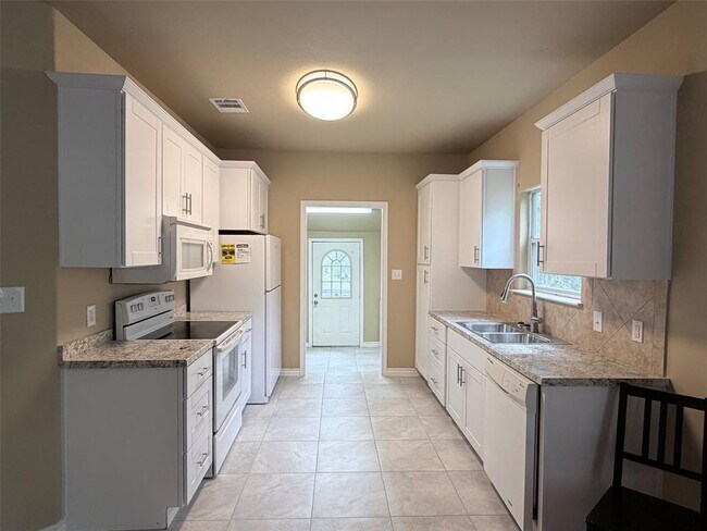 Building Photo - 236 Piney Ridge Dr