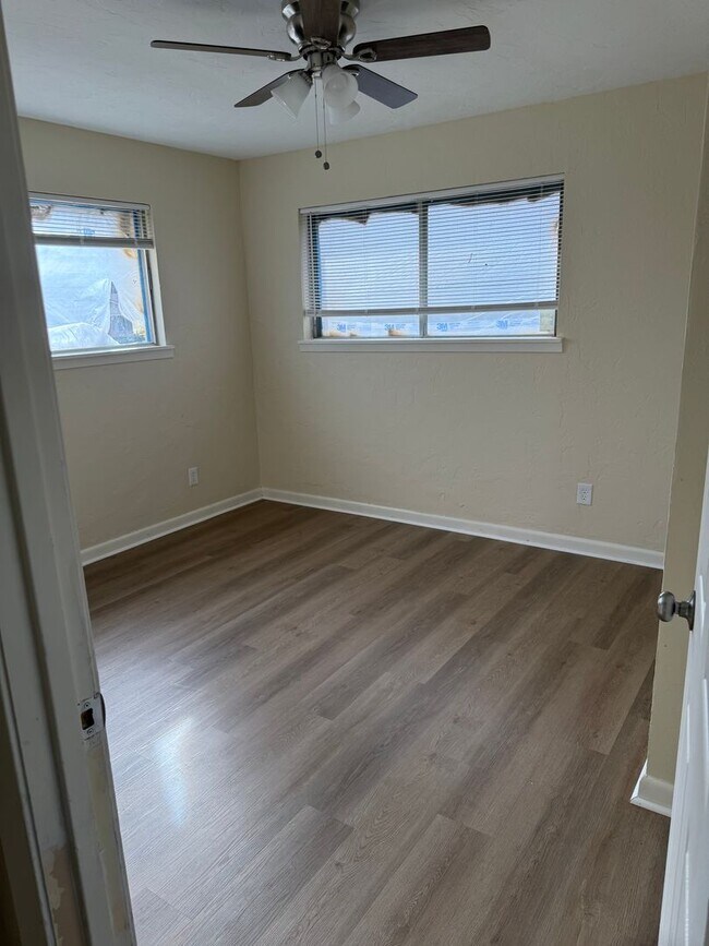 Building Photo - 3/2 Fenced yard PET FRIENDLY PTISD