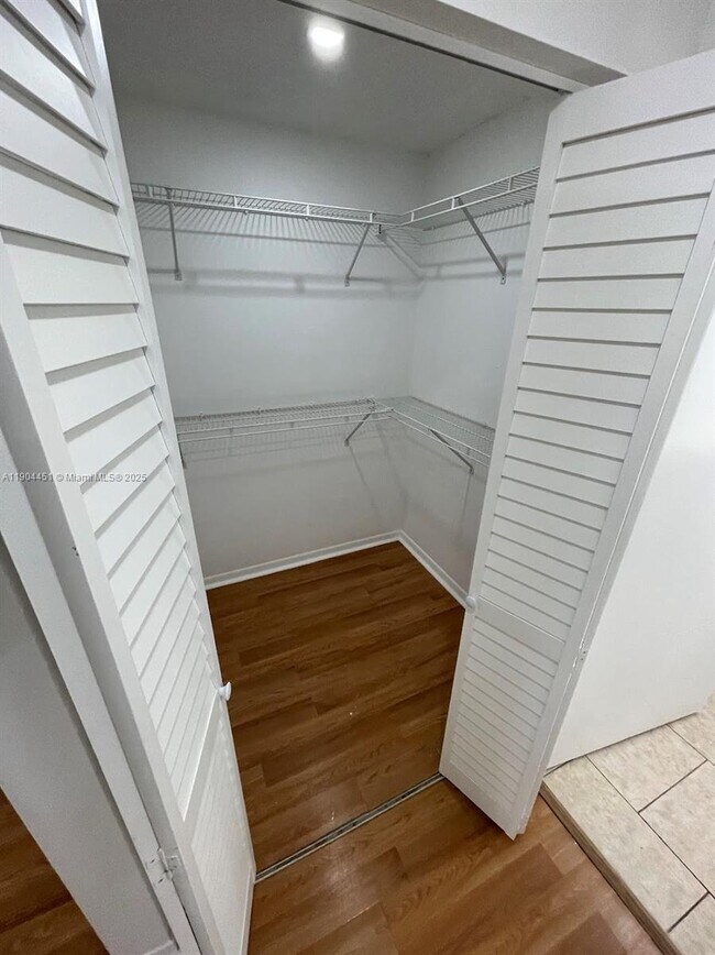 Building Photo - 1165 NW 125th Pl