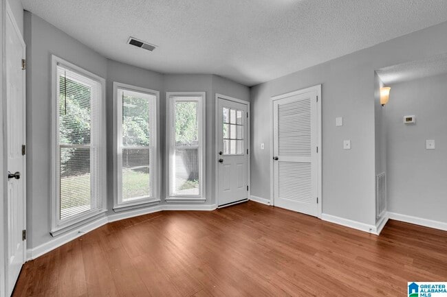 Building Photo - 4728 Cheshire Cir