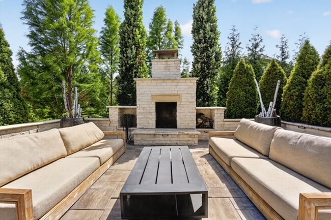 Building Photo - Luxury 5 Bed | 4.5 Bath Home | Flexible Leasing Options: 3+ Month & Long-Term Lease Options | Ful...