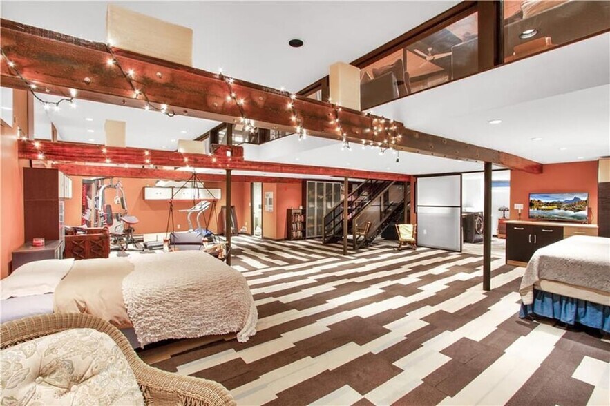 Building Photo - 847 Weeden St