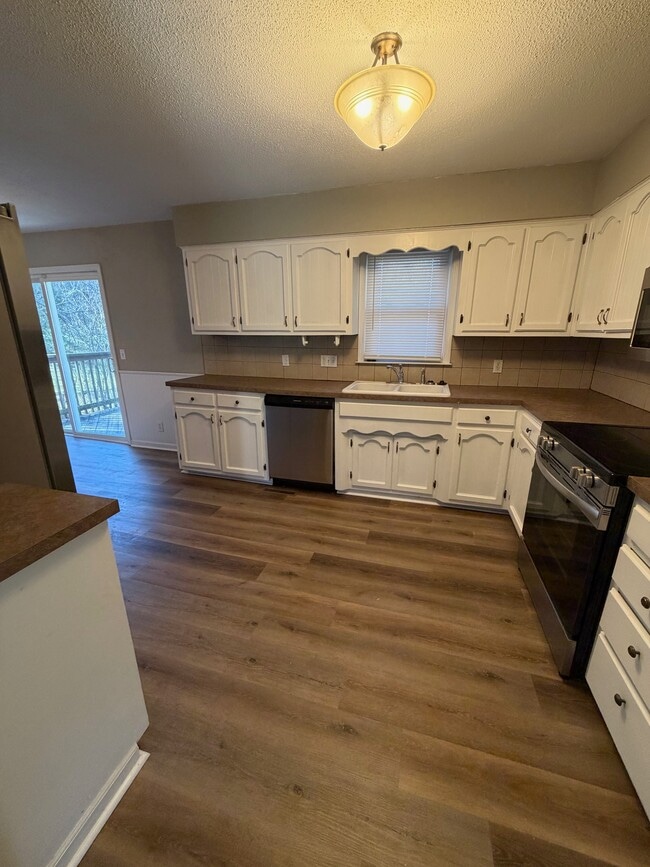 Building Photo - 1428 Grandview Dr