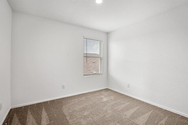 Building Photo - 1028 Genade Trl