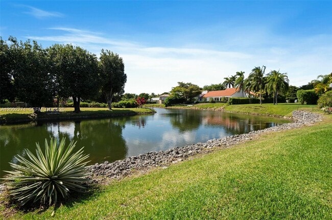 Building Photo - 10740 SW 74th Ct