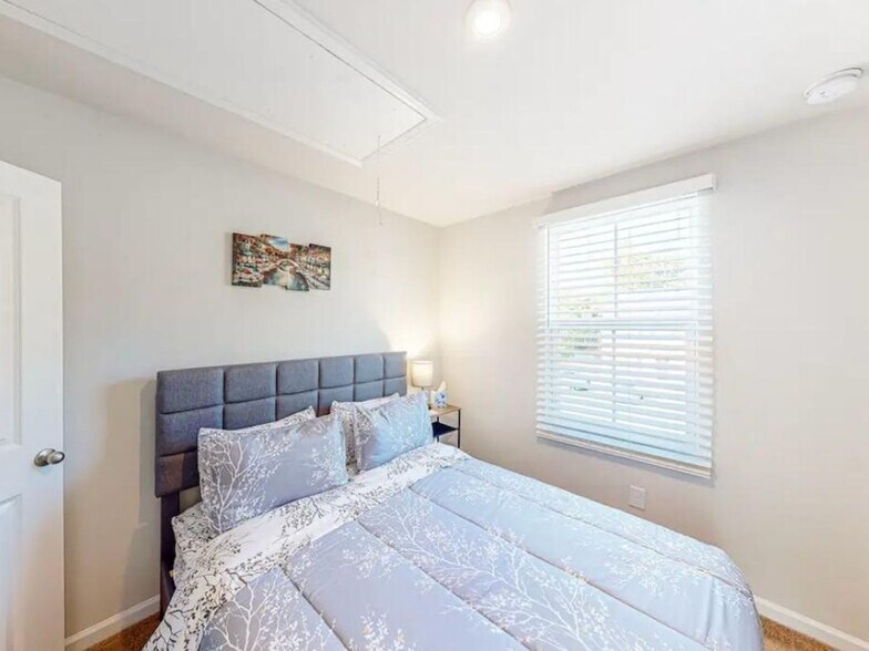 Building Photo - 6 Tidworth Dr