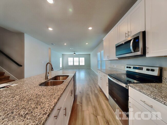 Building Photo - 13630 Paxton Blvd