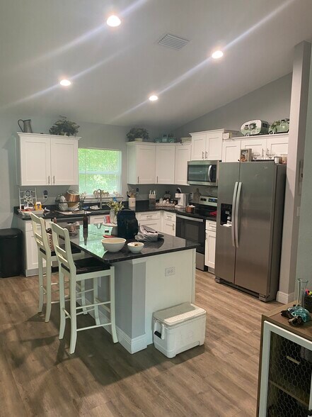 Building Photo - 9938 N Athenia Dr