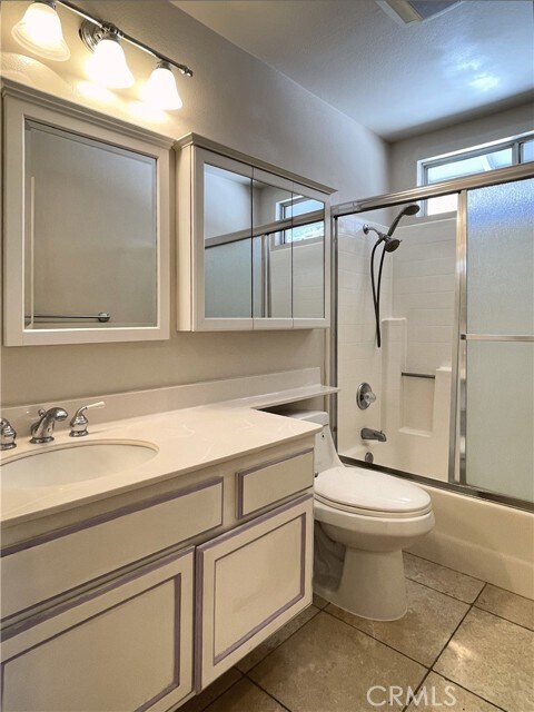 Building Photo - 2126 Sun Ridge Dr