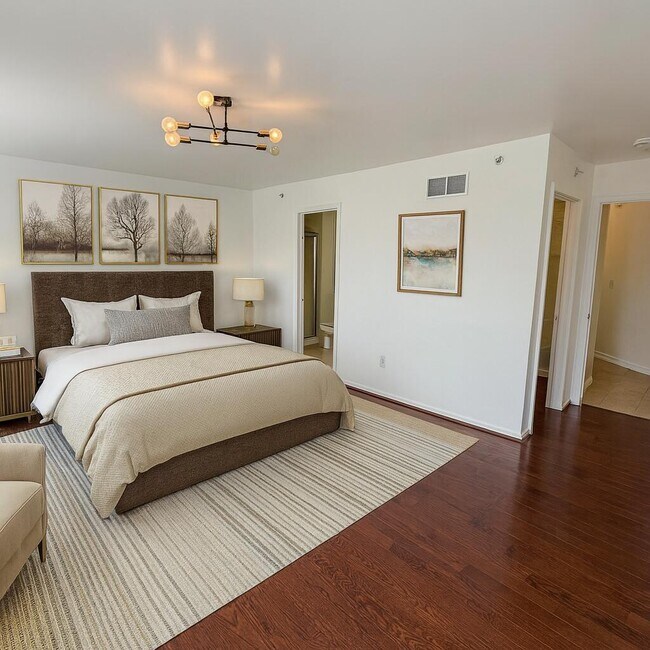 Building Photo - 1372 Village Dr