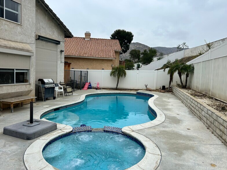 Building Photo - 15419 Ridgecrest Dr