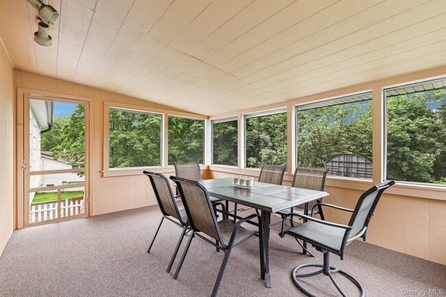 Building Photo - 118 Standish Dr