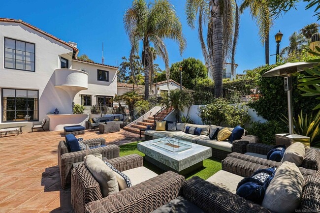 Building Photo - 6690 La Jolla Scenic S Dr