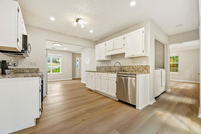 Building Photo - 11280 Abbotts Station Dr
