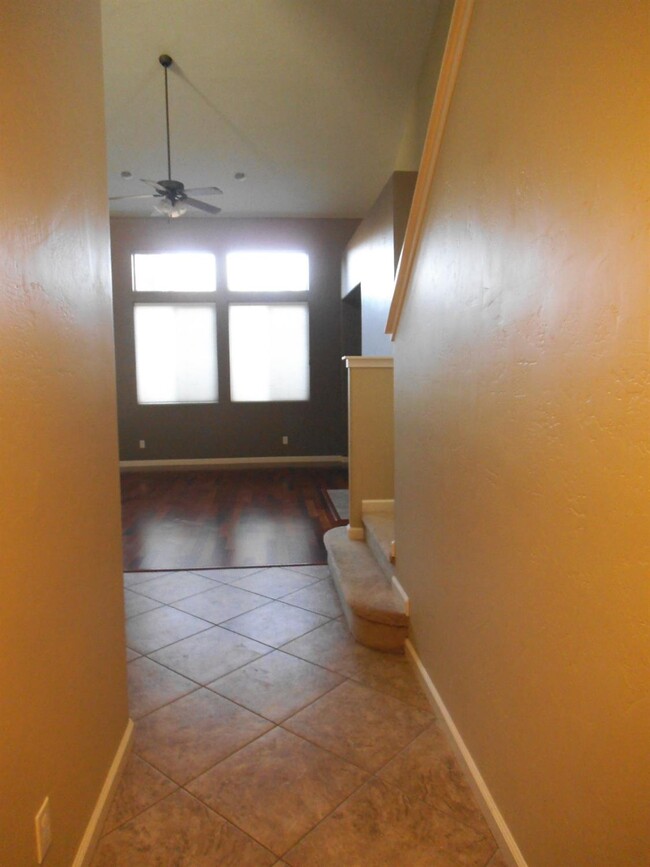 Building Photo - 887 Lemieux Ln