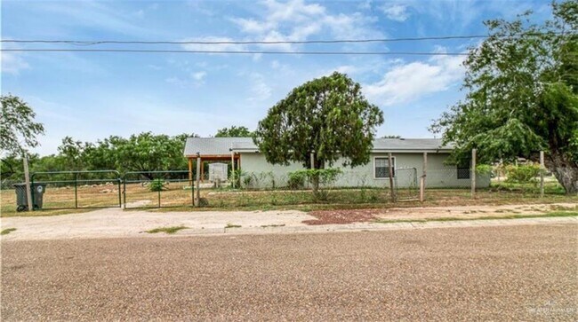 Building Photo - 20 Lopez St