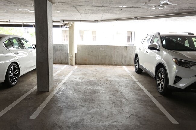 Building Photo - Naniwa Gardens - 1 bdrm/1 bath/1 covered p...