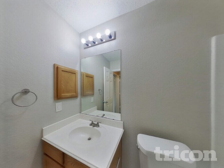 Building Photo - 421 Rowdy Dr