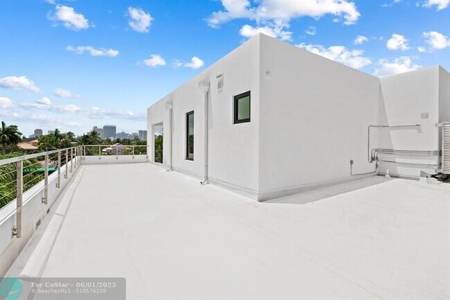 Building Photo - 401 Lido Dr