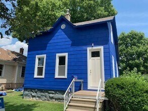 Building Photo - 2 bedroom 1 bath updated single family home