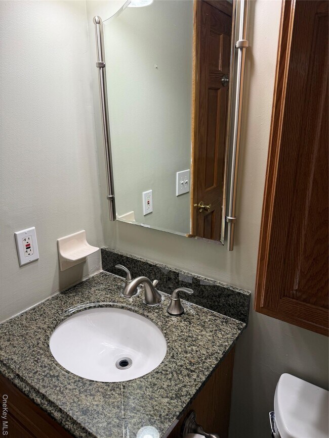 Building Photo - 25 Lexington Hills Rd