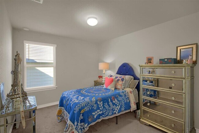 Building Photo - 305 Satsuma Dr