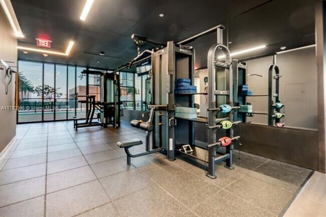 Building Photo - 601 NE 1st Ave