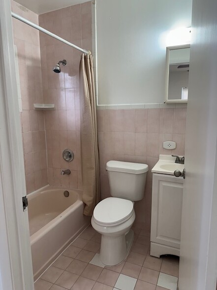 Building Photo - 230 SW 51st Ave