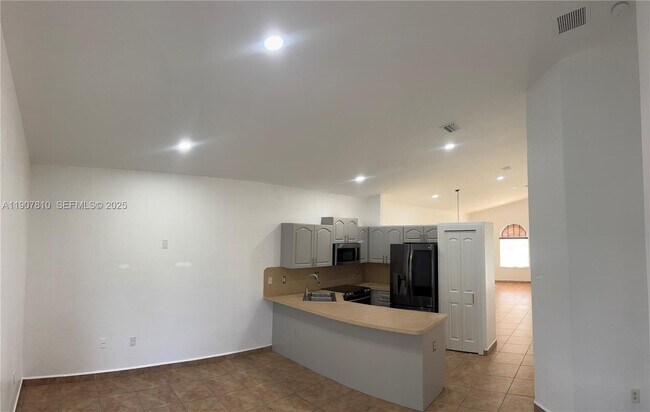 Building Photo - 709 SE 13th Terrace