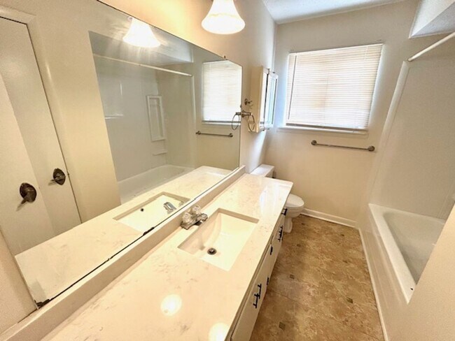 Building Photo - Great Value in convenient location!